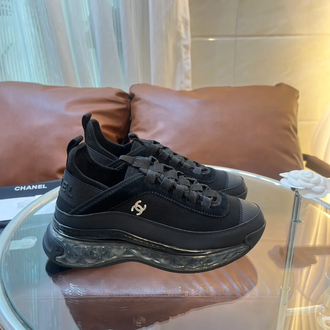 👟👟Ex-factory price 600👟👟 [Long-term supply of high-end versions] ⚠️Note: This model has many colors and the market has a complete range of colors. Welcome to consult ~ chanel Chanel Xiaoxiang casual sports shoes for couples and dad shoes for couples. The original version of the counter is 1:1, each color is accurately matched, and the internal standard is coded. ❣️Fabric material: original imported cow down + imported fabric, ❣️Inner material: imported breathable velvet, ❣️Outsole material: Original 1:1 mold opening, 3 layers of TPU ❣️Number of sizes: Women's 35-42 Men's 39-46 (Men's ➕10) Couple's version (with full set of high-end packaging)